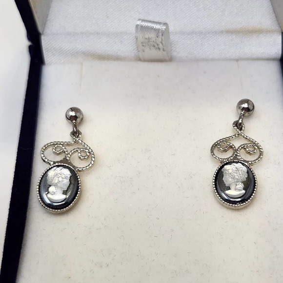 Filigree Silver Tone Clear Cameo Dangle Drop Stud Earrings Costume Jewelry - Picture 2 of 5